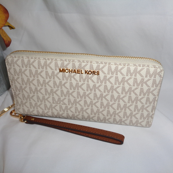 Michael Kors Handbags - MICHAEL KORS JET SET TRAVEL LARGE CONTINENTAL